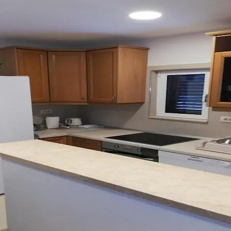 2 Bedroom With Terrace Donji Okrug (Ciovo)